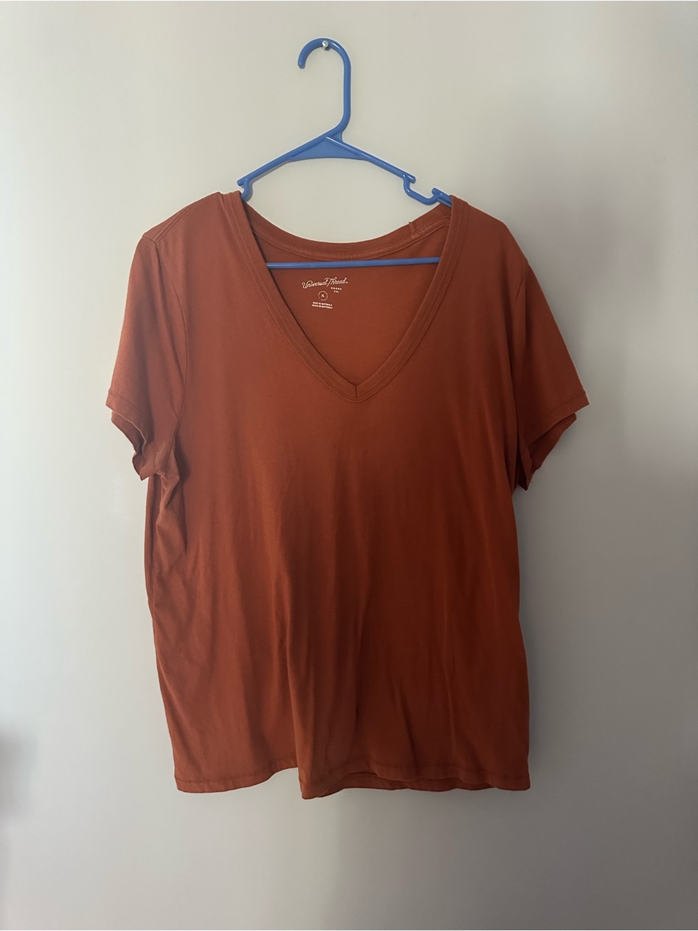 Universal Thread 🧵V-Neck Women’s Top in Rust